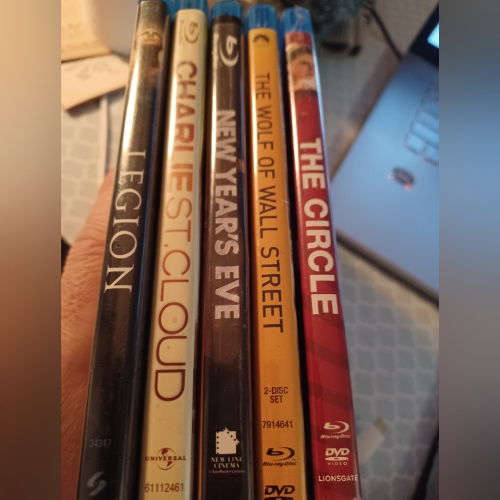 Lot of 5 Bluray dvd Drama movies The Circle, The wolf of Wall Street, New Years